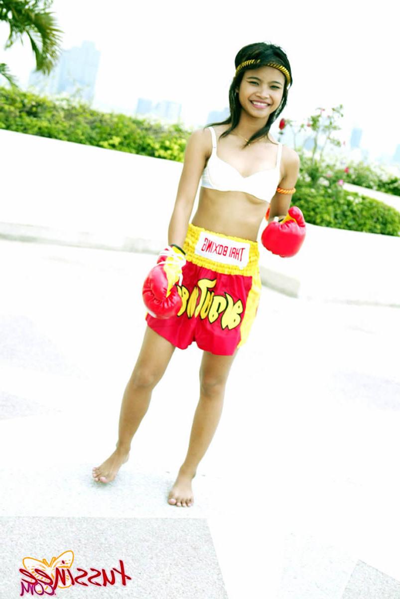 16P Thai teen girl boxer