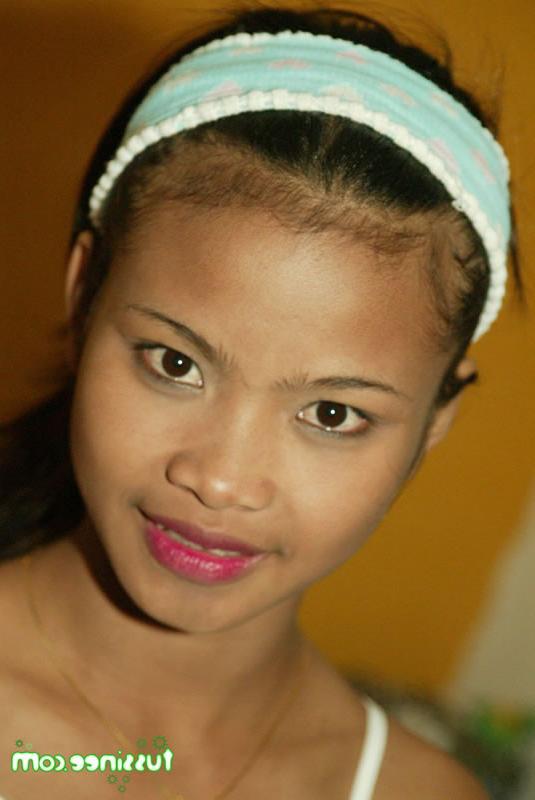 16P Thai teen girl stockings