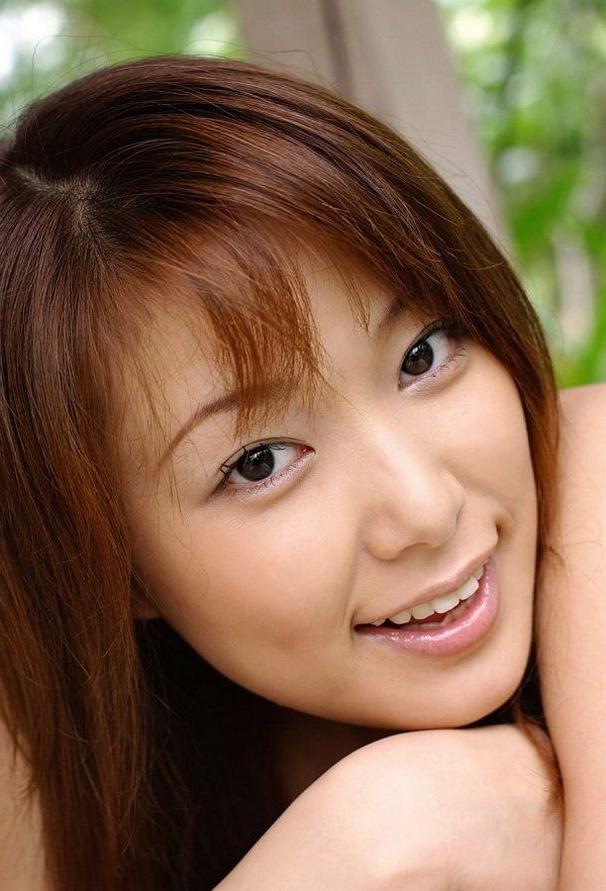 16P Japanese idol Yua Aida shows her tits and firm ass