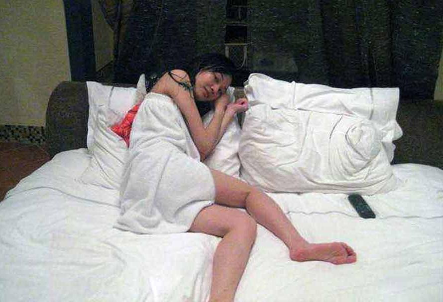15P Nice collection of a Thai GF getting kinky in a motel room