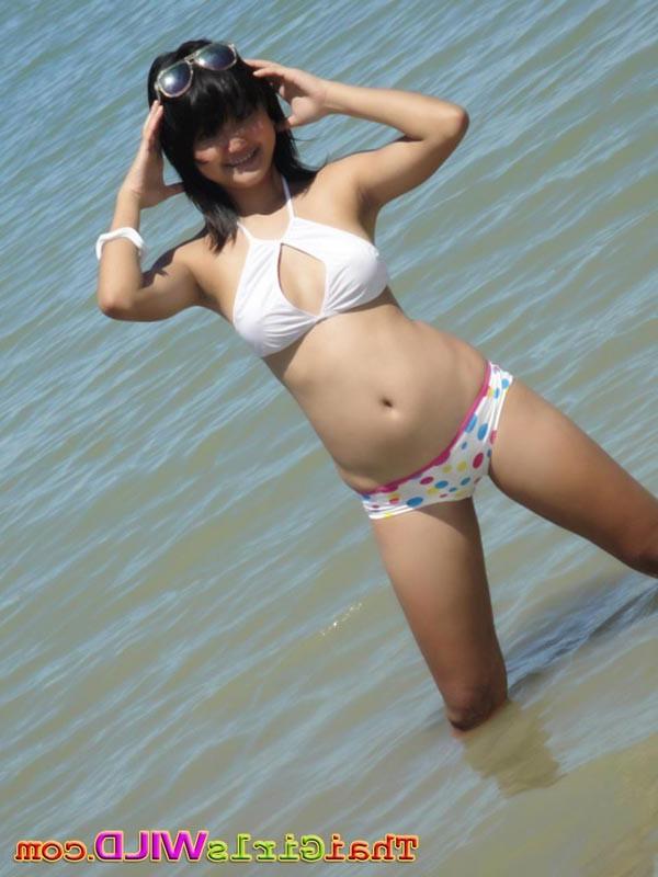 16P Cute little Thai amateur Febe poses at the beach and flashes