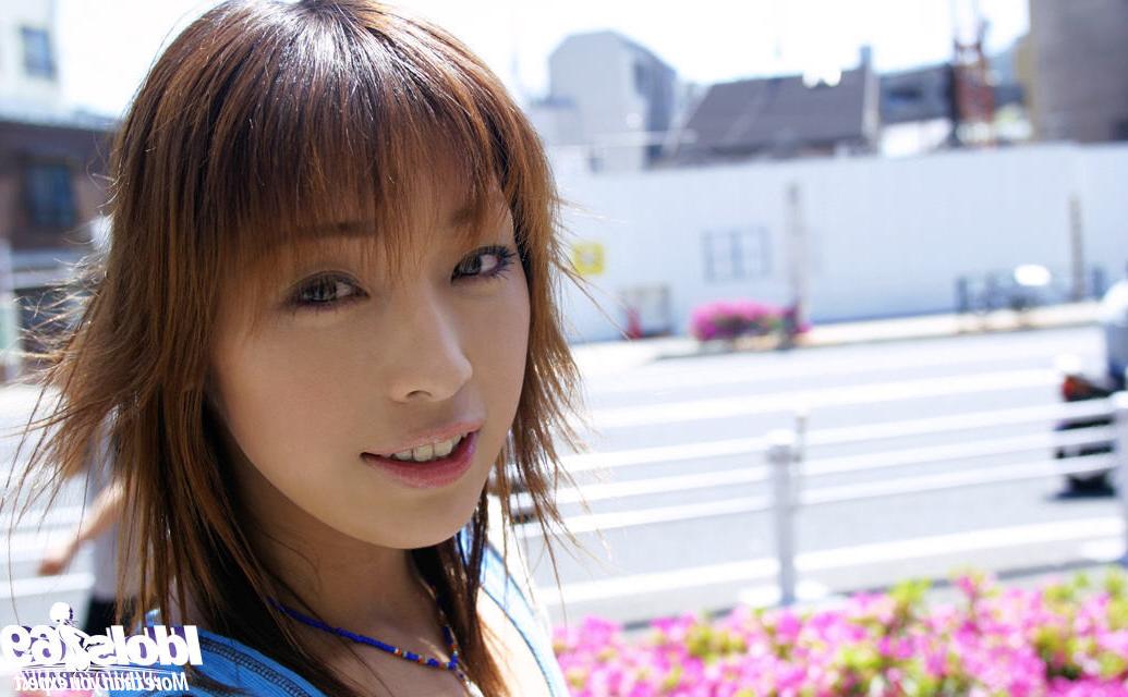 16P Cute naked japanese girl
