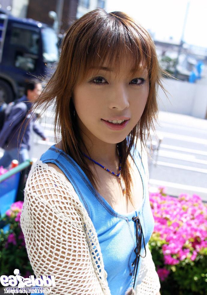 16P Cute naked japanese girl