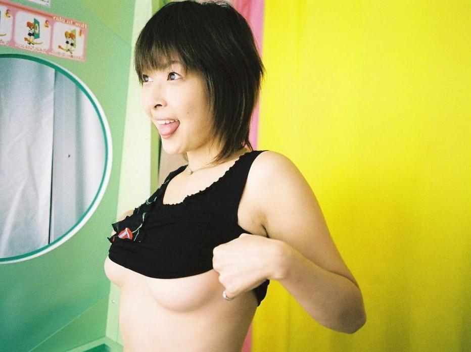 15P Busty japanese Nana Natsume showing tits and pussy