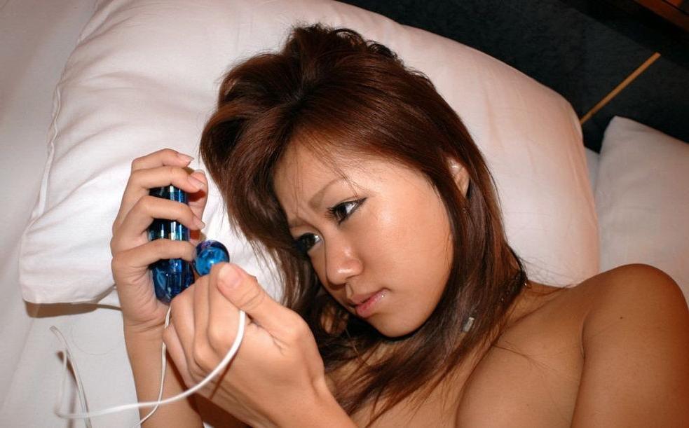 15P Cute japanese babe Mao showing sweet ass and pussy