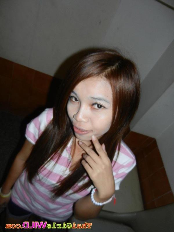16P Super thin thai girl fucks and gets a creampied pussy