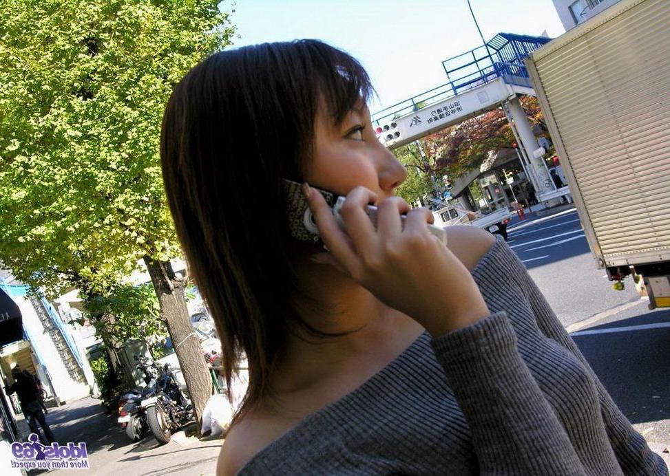 15P Japanese idol Shiho shows off sweet tits and pussy