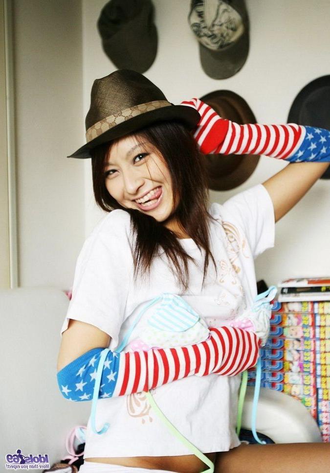 15P Japanese idol Reina showin perfect ass and titties