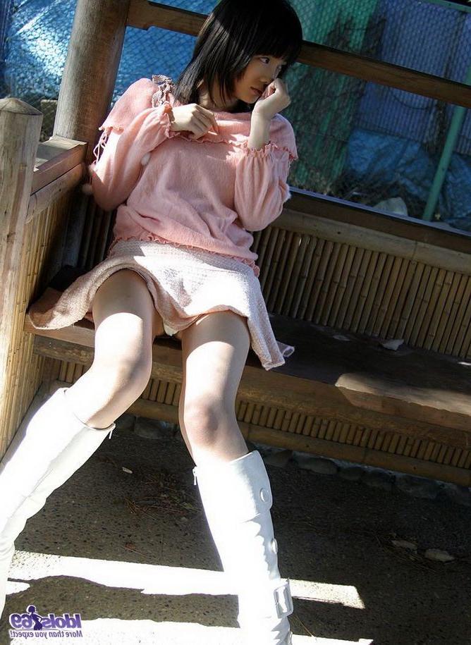 15P Japanese teen Nana shows perfect tits while posing