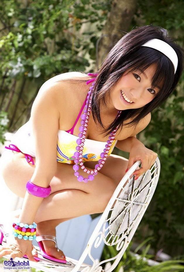 15P Asian babe Aya Kanai in lovely bikini showing tits