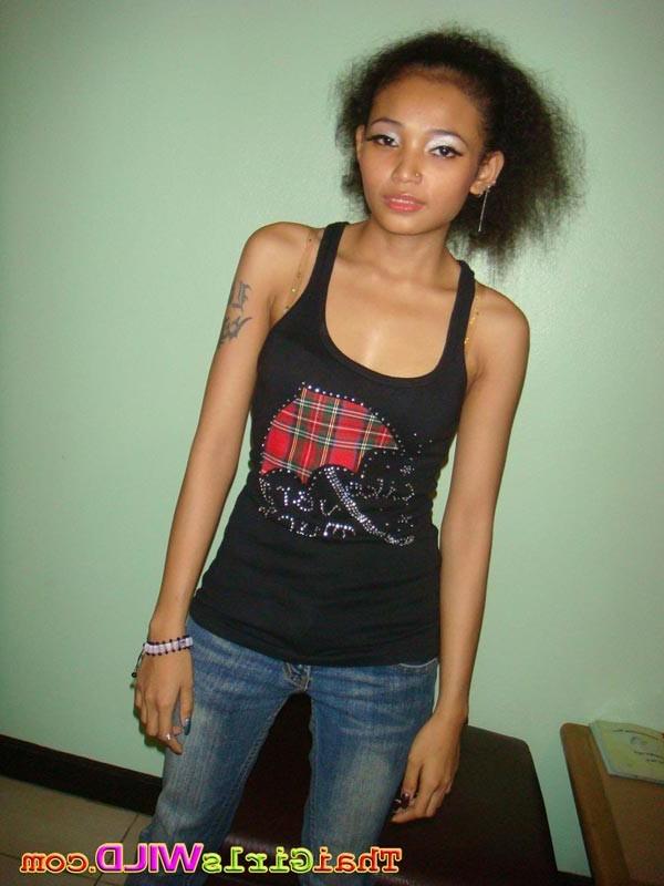 16P Hot Thai bar girl Lek strips out of her jeans and clothes to fuck