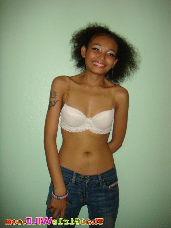16P Hot Thai bar girl Lek strips out of her jeans and clothes to fuck
