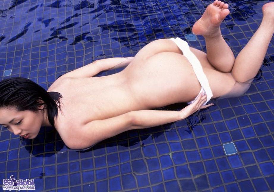 15P Sweet japanese model Bunko Kanazawa nude shows ass