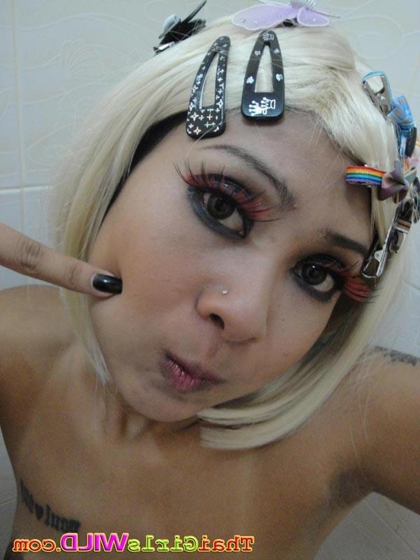 16P Sexy Thai teen named Ouy poses and shows off her hot body