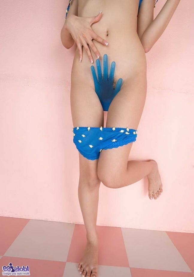 16P Japanese teenie Kotone Aisaki in bikini shows body
