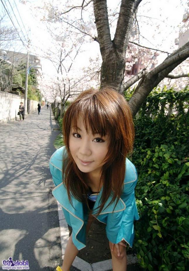 15P Japanese babe Maki Hoshino shows pussy and titties