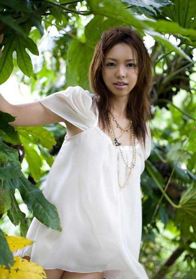 15P Pretty japanese teen Yura Aikawa poses in lingerie