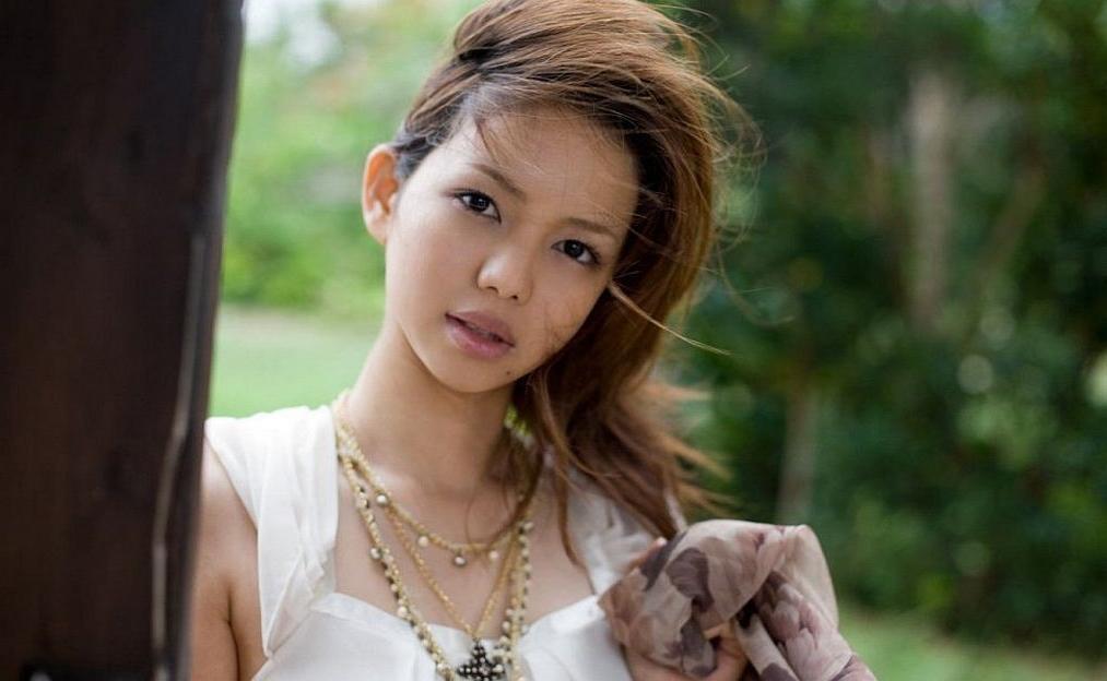 15P Pretty japanese teen Yura Aikawa poses in lingerie