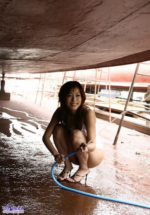 15P Japanese beach babe Honoka flashes her hairy pussy