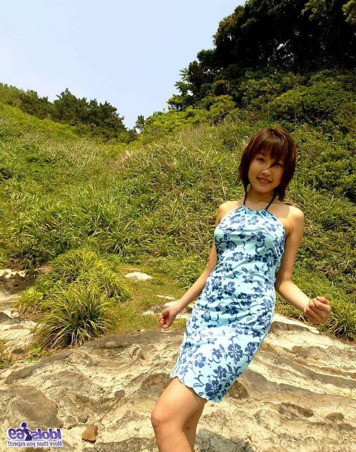 16P Japanese babe Keiko poses in bikini shows her tits