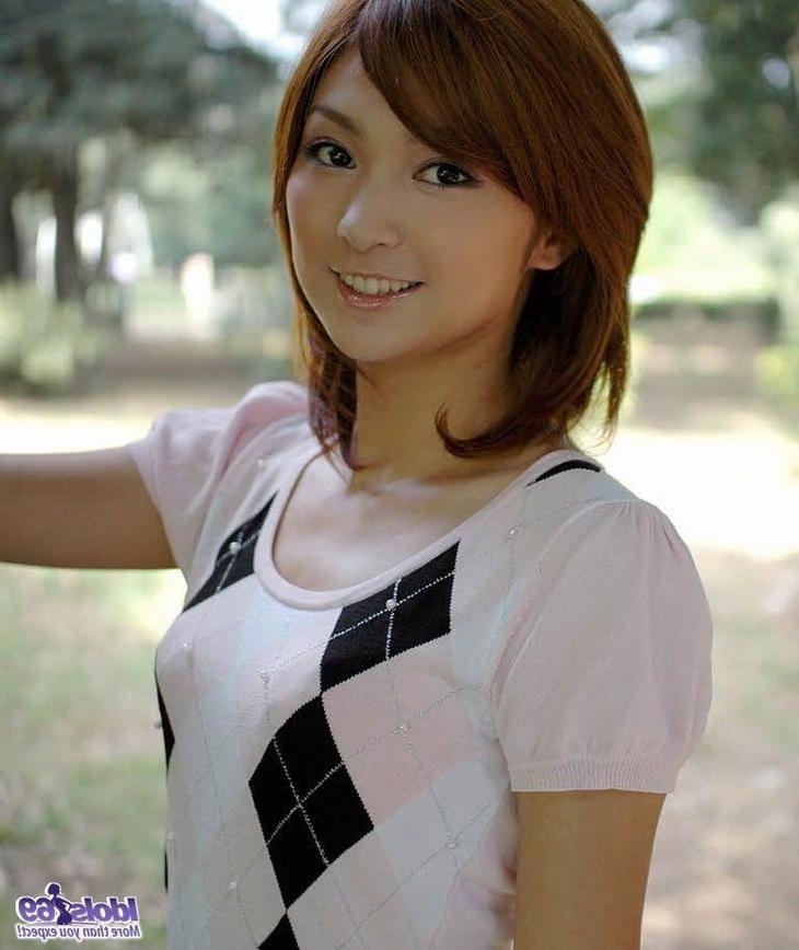 15P Redhead japanese Karin showing her ass and titties