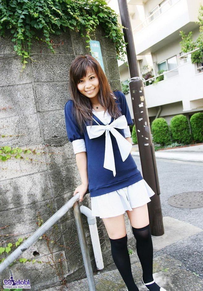 15P Japanese idol Kiyohara showing her ass and titties