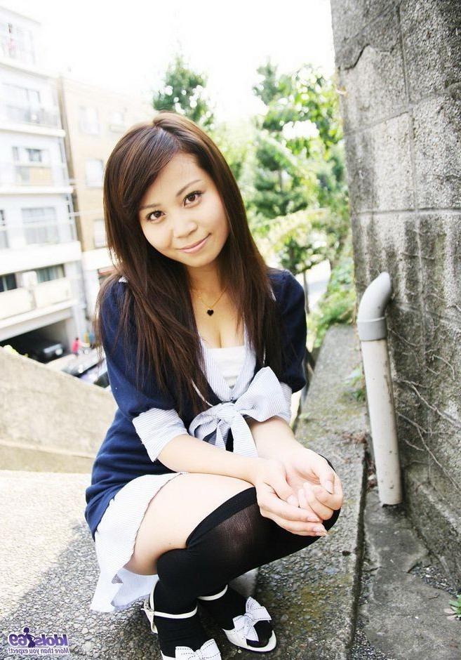 15P Japanese idol Kiyohara showing her ass and titties