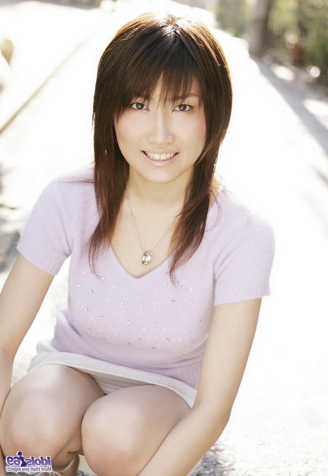 15P Busty japanese Nayuka Minei showin ass and boobies