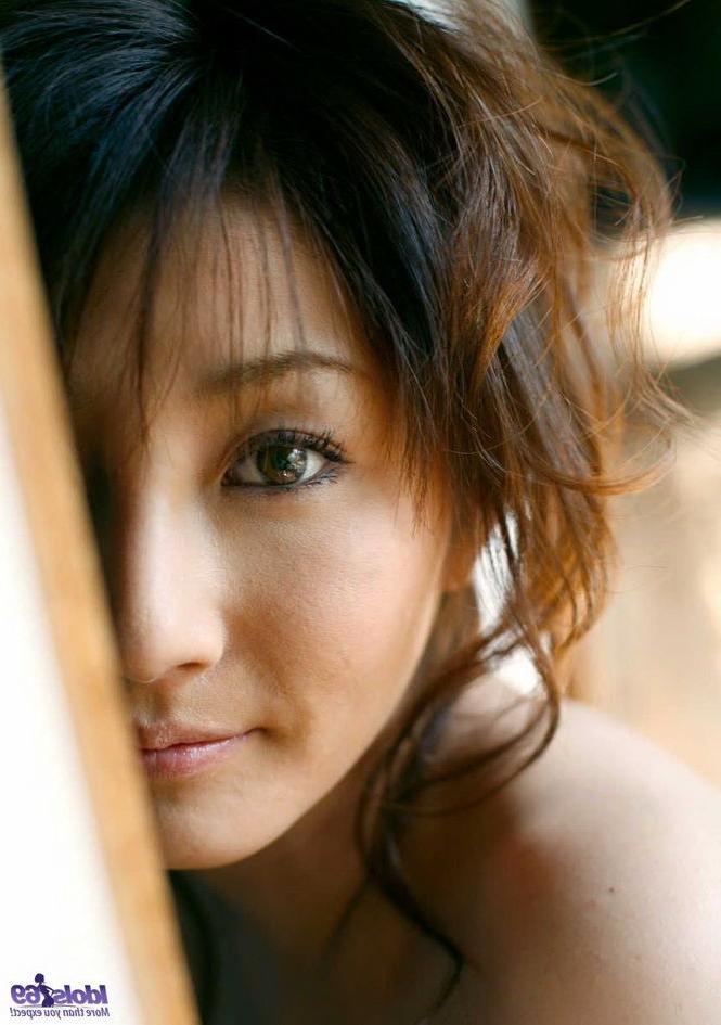 15P Japanese slut Reinaa Mizuki showing tits and pussy