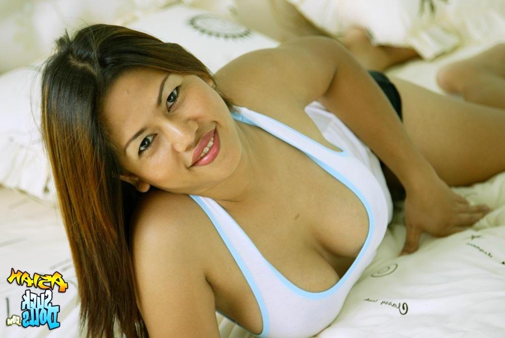 15P Thai bar girl with big tits poses for photos before sucking cock