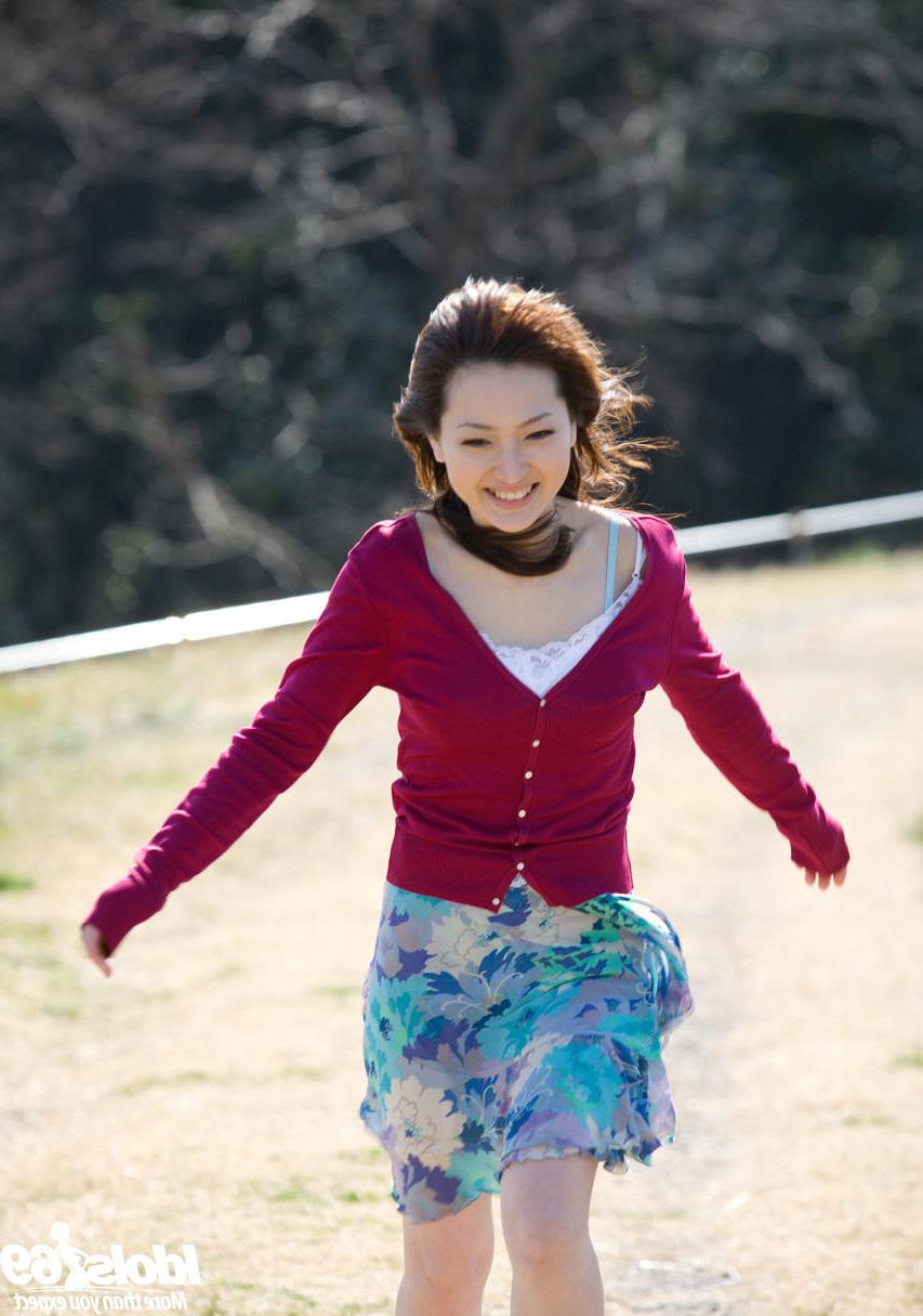 16P Japanese beauty outside