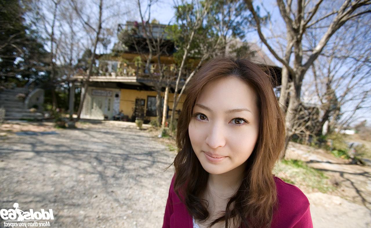 16P Japanese beauty outside