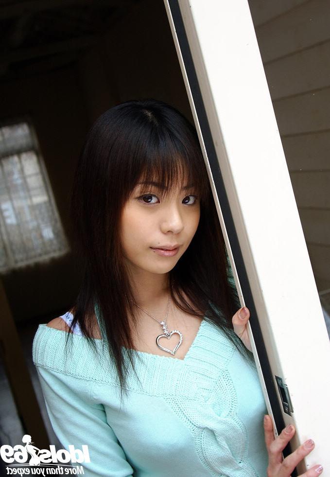 16P Japanese girl flashing undies