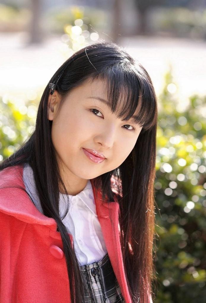 15P A schoolgirl japanese idol shows her shaved little pussy
