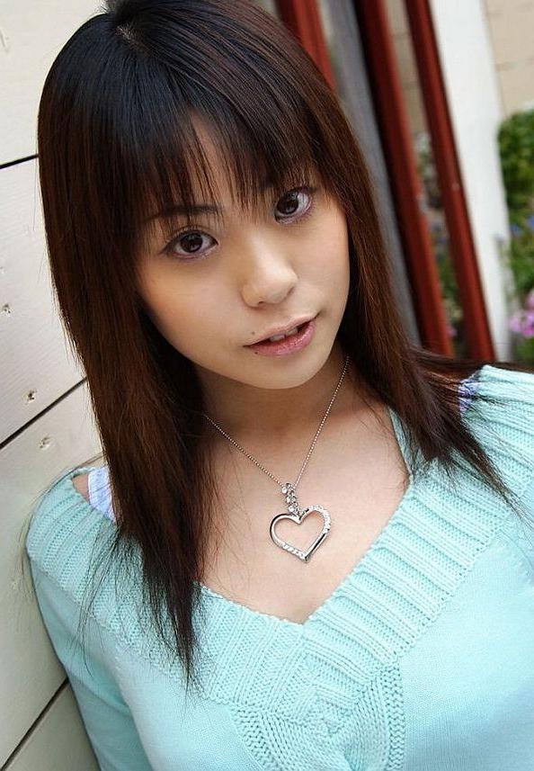 15P Natsumi Mitsu asian idol showing her ass and pussy