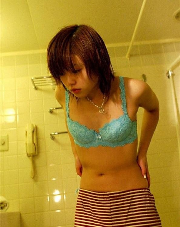 15P Hitomi Hayasaka asian teen takes bath and shows her tits