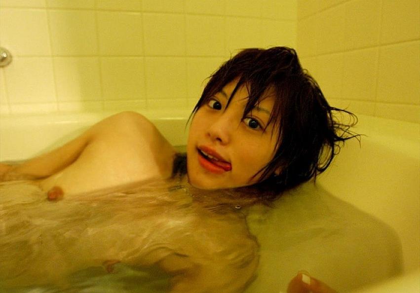 15P Hitomi Hayasaka asian teen takes bath and shows her tits