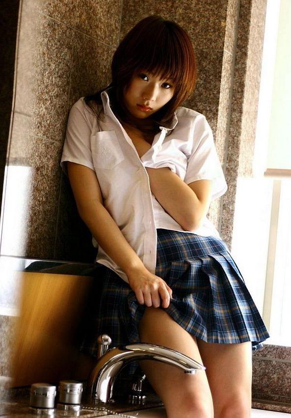 15P Hina Tachibana japanese schoolgirl showing body