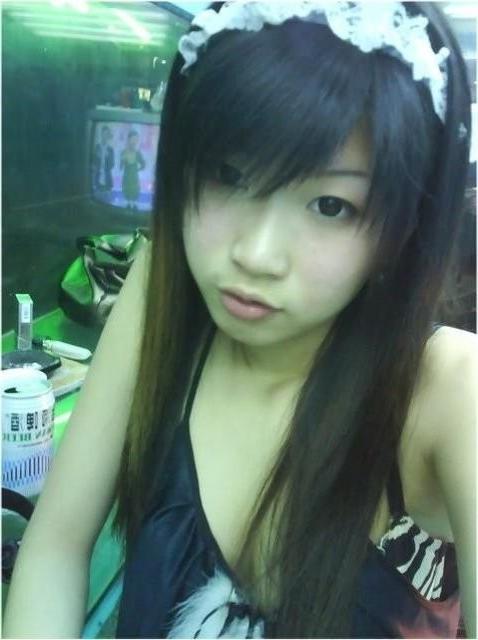 16P Hanh doing cosplay and stripping for the camera in her room