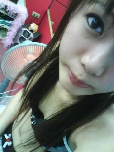 16P Hanh doing cosplay and stripping for the camera in her room
