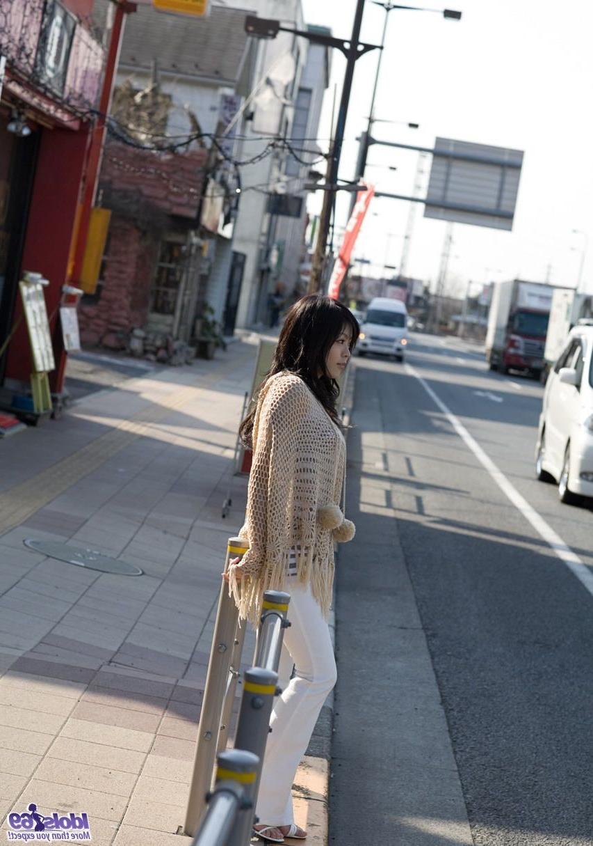 16P Japanese babe is nude and showing off