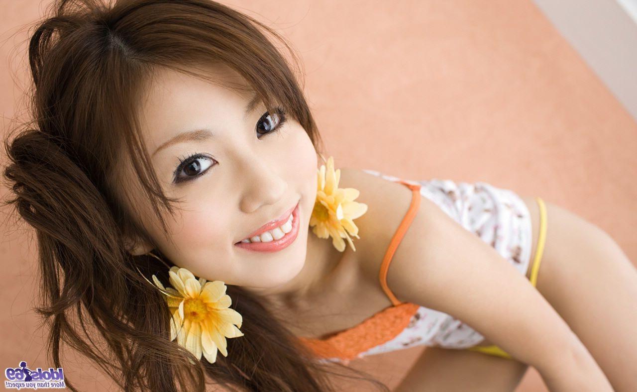 16P Cute Japanese girl posing in her outfit