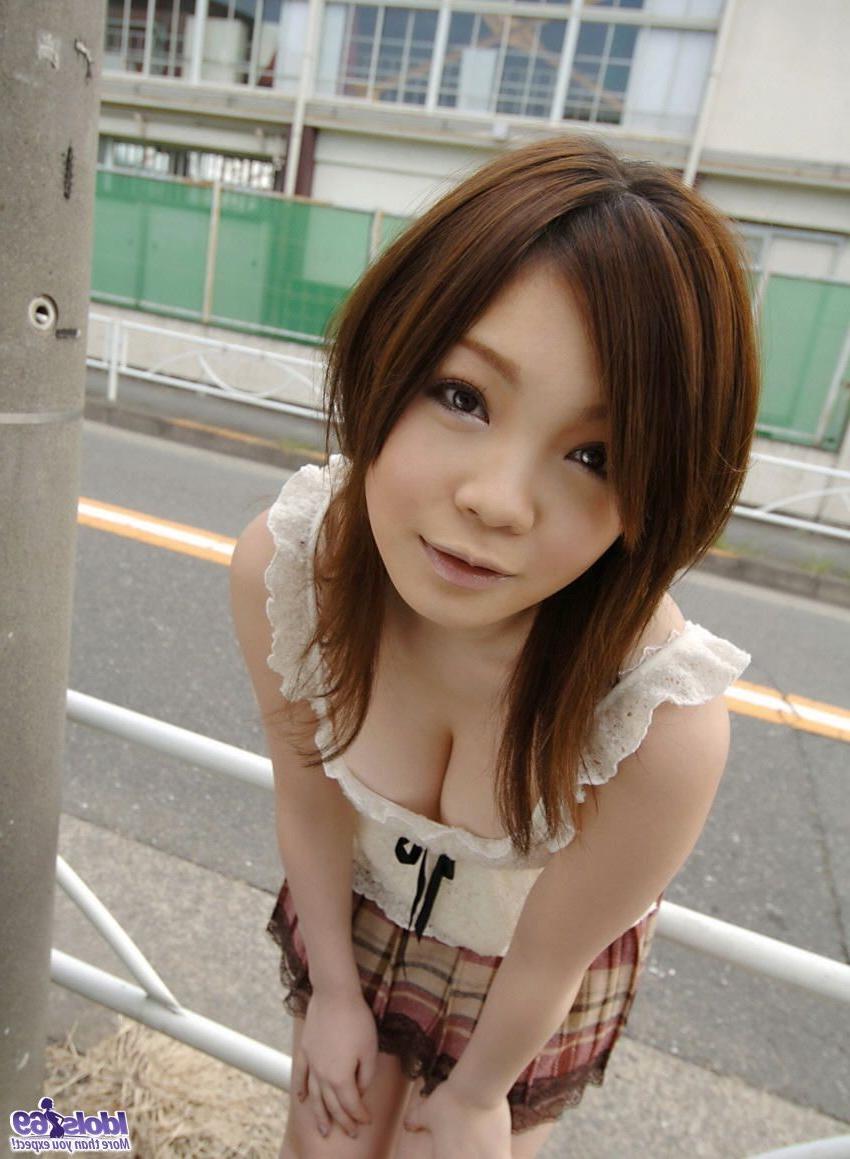 16P Japanese cutie is sexy in her lingerie