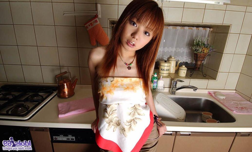 16P Sexy Japanese babe is hot in her stockings