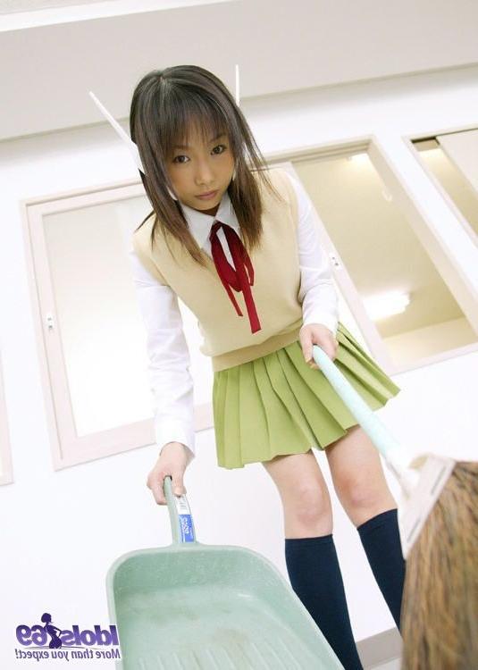16P Japanese tramp shows off her bikini panties