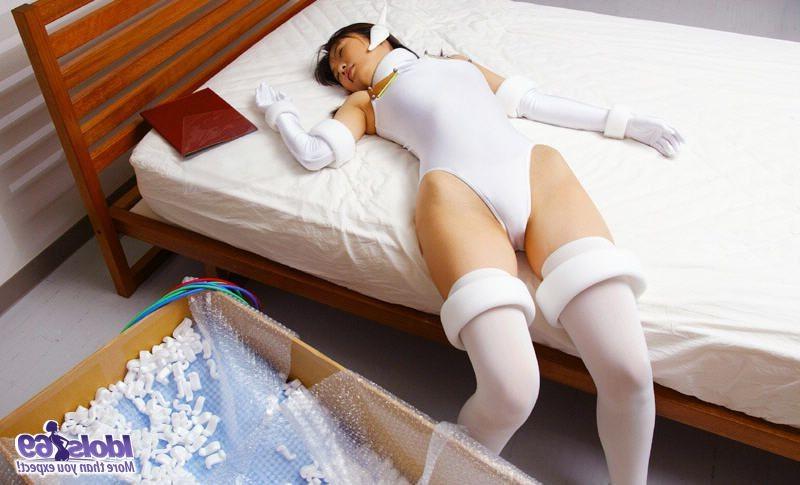 16P Japanese tramp shows off her bikini panties