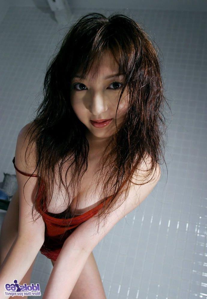 16P Hot Japanese tramp flashes firm round ass