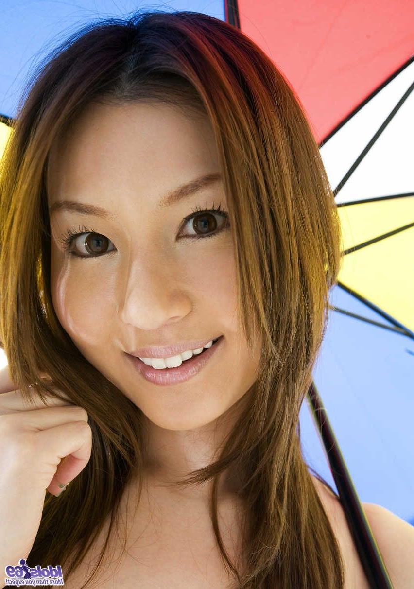 16P Cute Japanese babe is a sexy model