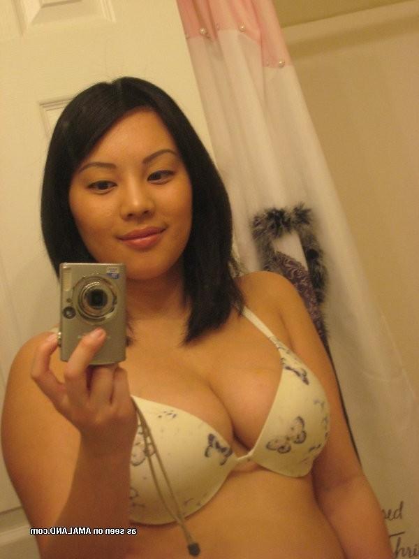 12P Solo Asian princess smiling and posing