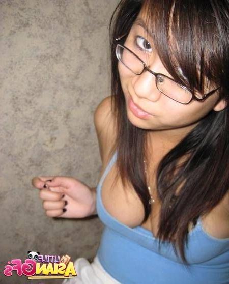 10P Teen amateur asian honeys getting naked